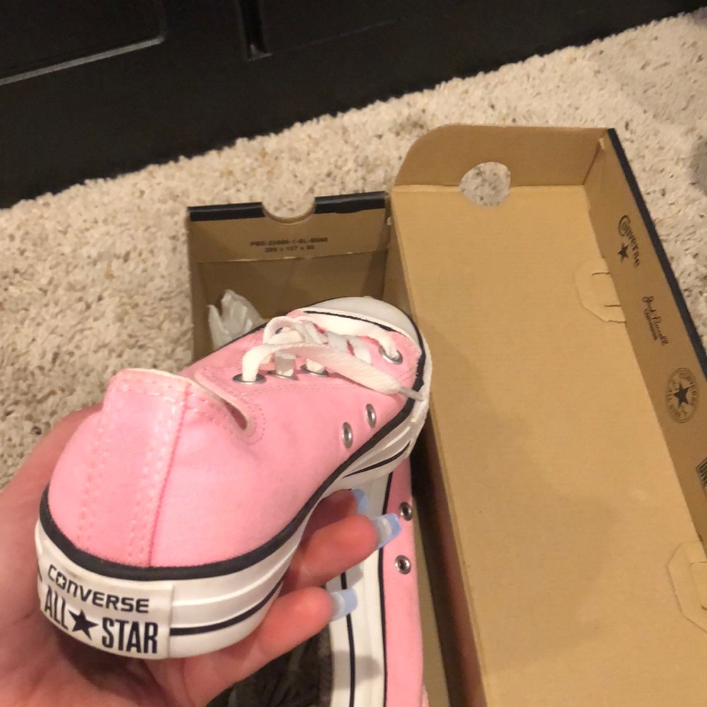 Women’s converse (pink), size 7 women’s